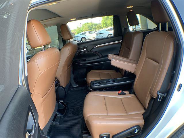 Used 2019 Toyota Highlander Limited AWD/4WD image 23