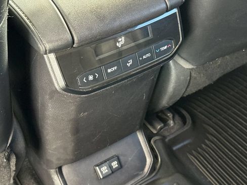 Used 2021 Toyota Highlander XLE FWD image 13