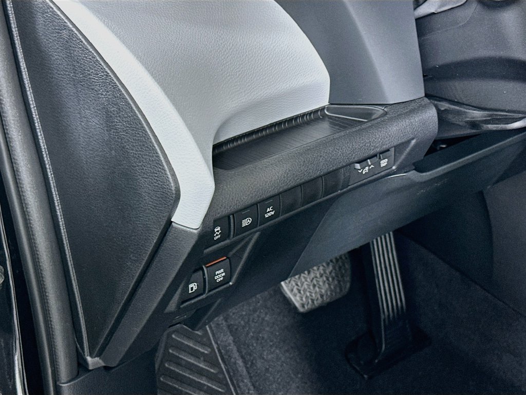 Used 2026 Toyota Sienna XLE FWD image 10