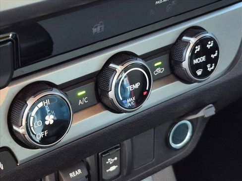 Used 2018 Toyota Tacoma SR5 RWD image 11