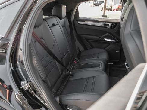 Used 2020 Porsche Cayenne Turbo image 43