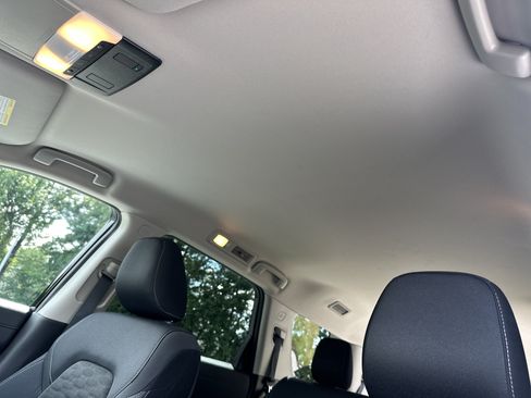 Used 2025 Nissan Pathfinder SV AWD/4WD image 28
