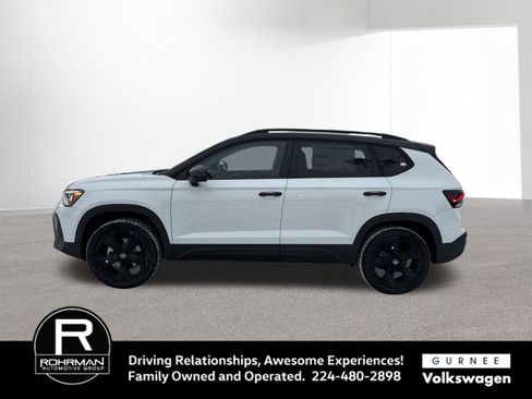 New 2026 Volkswagen Taos SE image 5