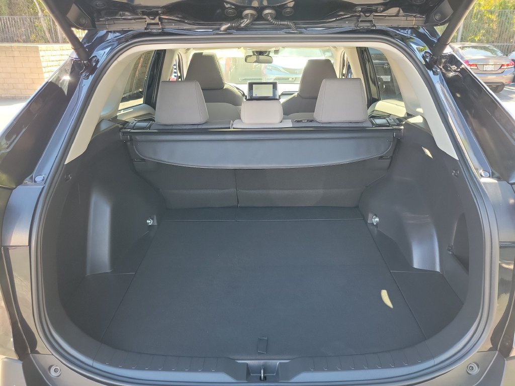 Used 2025 Toyota RAV4 XLE w/ Convenience Package FWD image 11