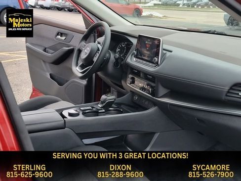 Used 2023 Nissan Rogue SV image 34