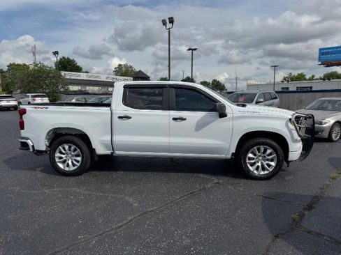 Used 2023 Chevrolet Silverado 1500 Custom AWD/4WD image 8