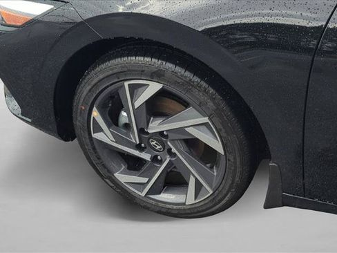 Used 2025 Hyundai Elantra Limited FWD image 11