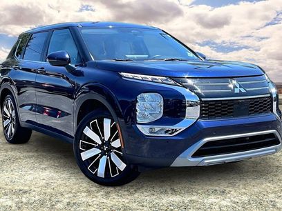 Used 2025 Mitsubishi Outlander SE