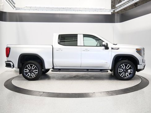 Used 2022 GMC Sierra 1500 AT4 w/ AT4 Preferred Package image 9
