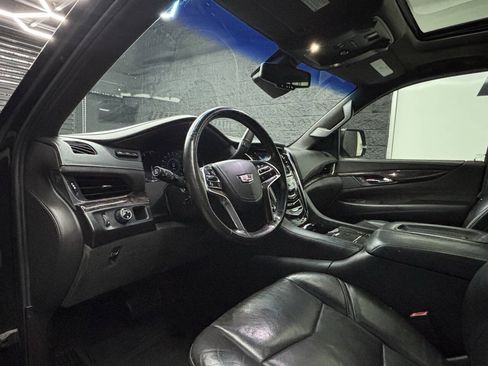 Used 2016 Cadillac Escalade ESV Platinum RWD image 16