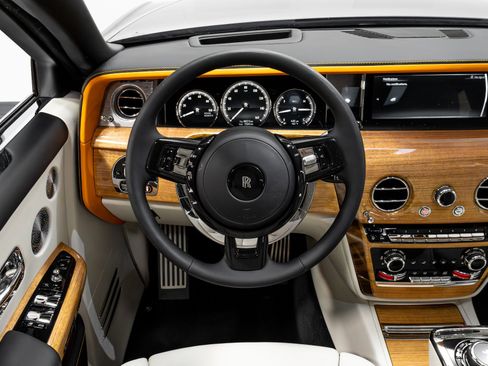 Used 2019 Rolls-Royce Phantom Sedan image 76