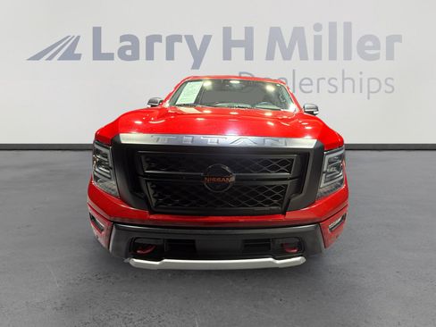 Used 2022 Nissan Titan PRO-4X w/ Pro-4x Convenience Package AWD/4WD image 8