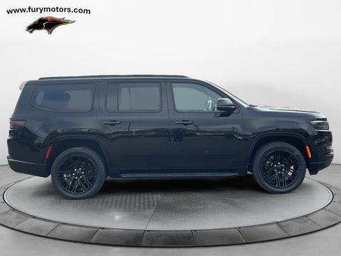 Used 2024 Jeep Wagoneer Series II image 2