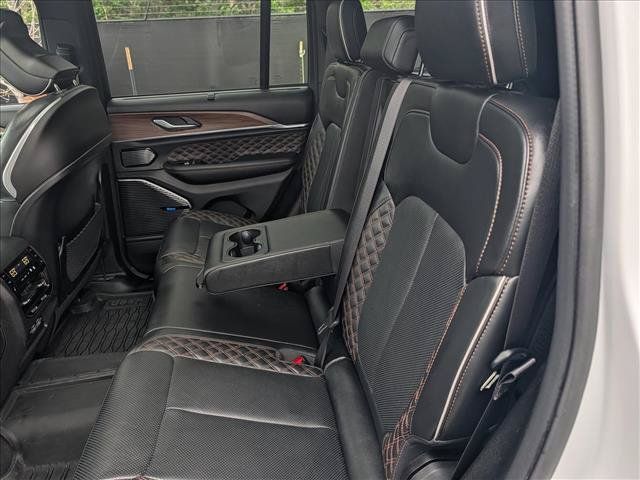 Used 2023 Jeep Grand Cherokee Summit w/ Advanced Protech Group IV AWD/4WD image 29