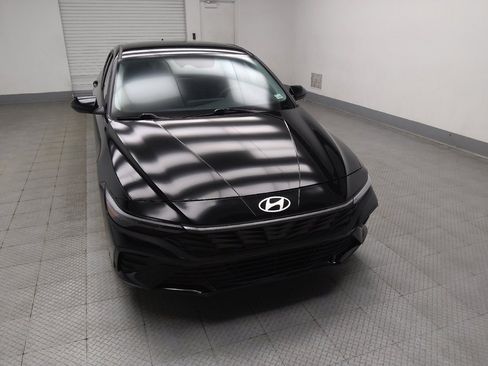 Used 2025 Hyundai Elantra SE FWD image 14