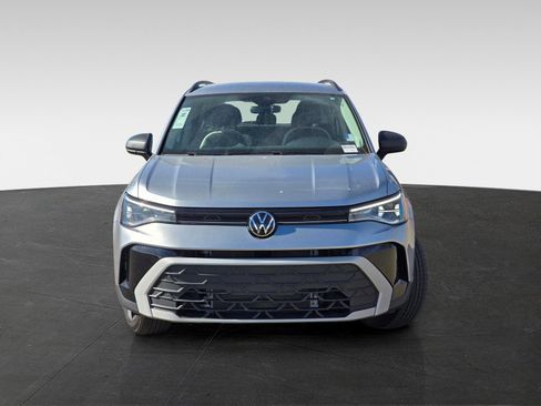 Used 2025 Volkswagen Taos S image 2