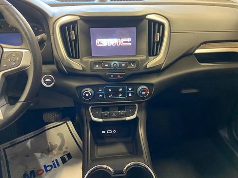 Used 2024 GMC Terrain SLE image 12