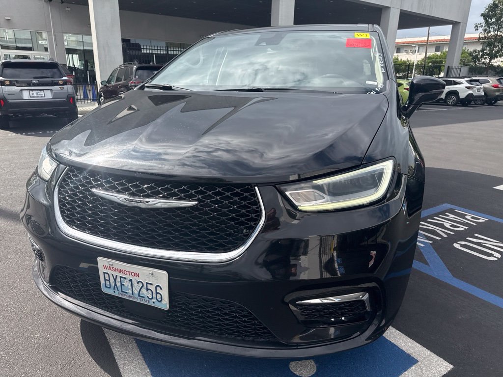 Used 2024 Chrysler Pacifica Touring-L FWD image 3