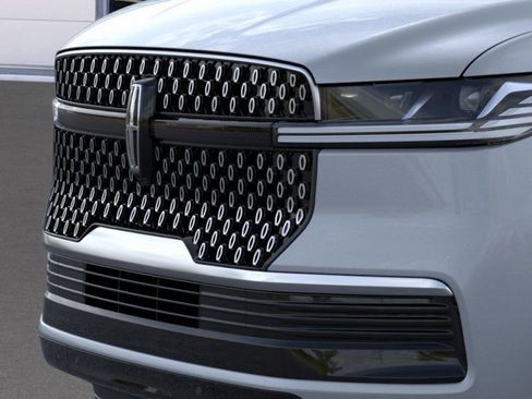 New 2025 Lincoln Navigator L Reserve image 17