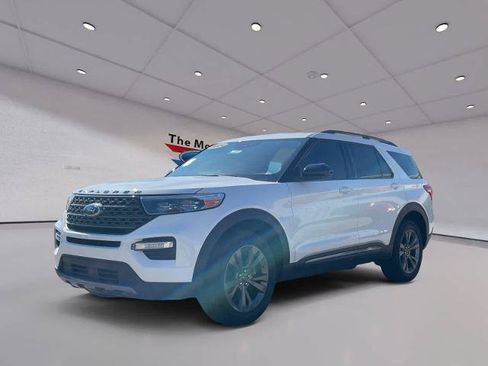 Certified 2024 Ford Explorer XLT w/ Equipment Group 202A AWD/4WD image 1