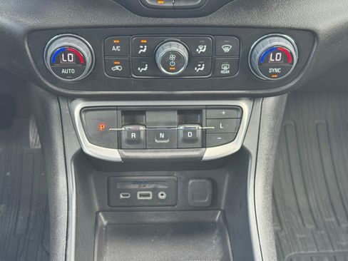 Used 2024 GMC Terrain SLT w/ LPO, Floor Liner Package AWD/4WD image 12