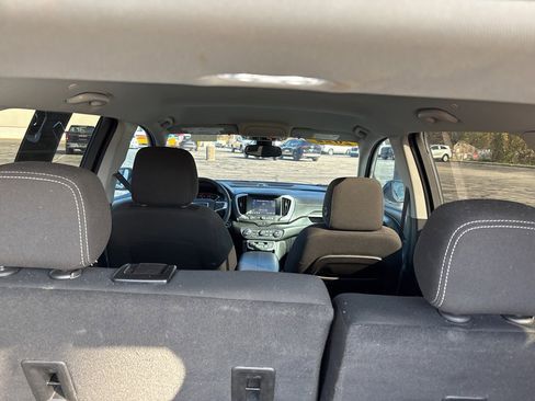 Used 2022 GMC Terrain SLE w/ Driver Convenience Package image 8