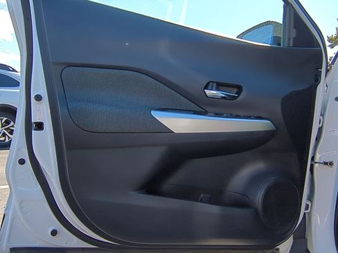 Used 2020 Nissan Kicks SV image 14