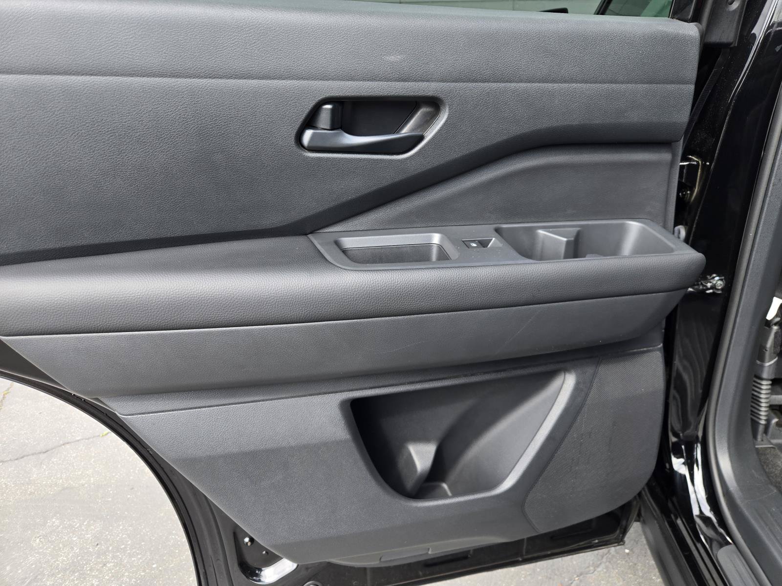 Used 2026 Nissan Pathfinder SV FWD image 24