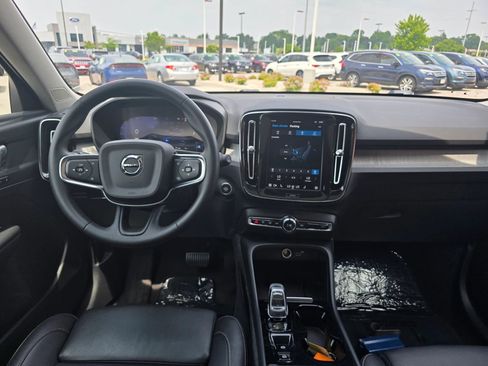 Used 2024 Volvo XC40 B5 Plus image 12