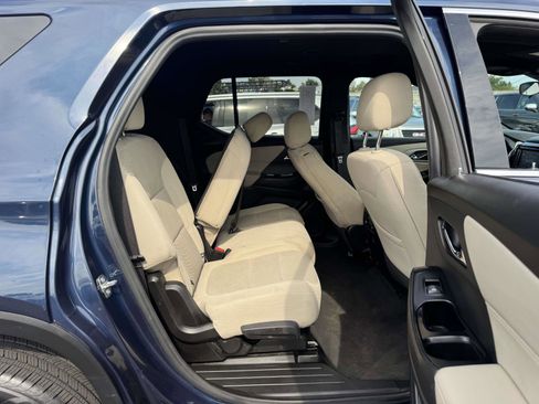 Used 2022 Chevrolet Traverse LS image 14