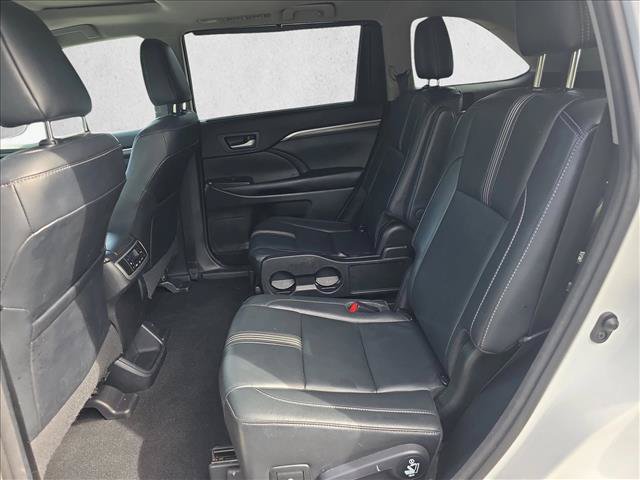 Used 2018 Toyota Highlander SE AWD/4WD image 14