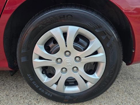 Used 2010 Hyundai Elantra GLS image 37