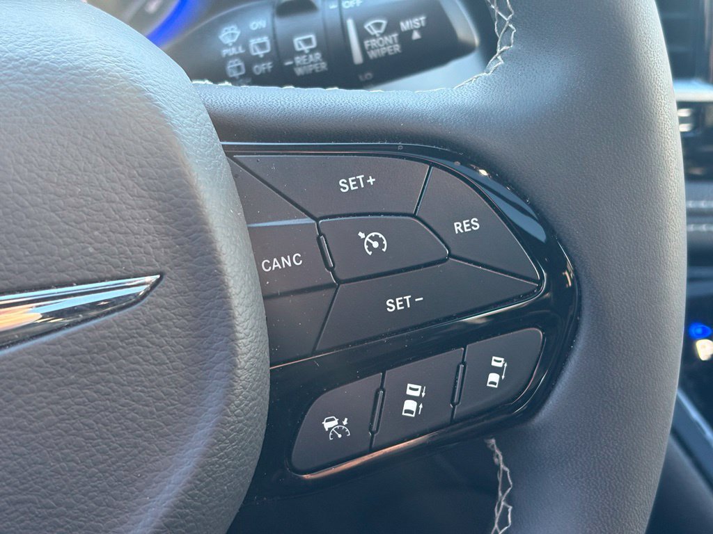 Used 2026 Chrysler Pacifica Limited w/ S Appearance Package FWD image 25