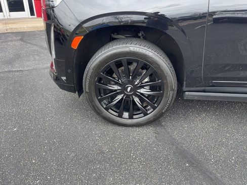 Used 2022 Cadillac Escalade ESV Sport Platinum image 6