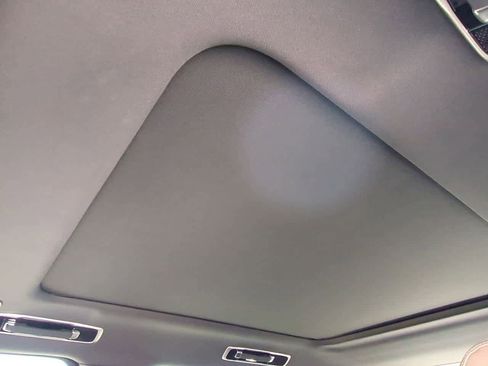 Used 2025 Land Rover Range Rover SE image 18