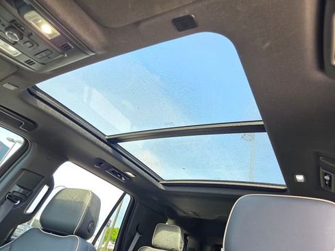 Used 2023 GMC Yukon SLT w/ SLT Premium Package image 17