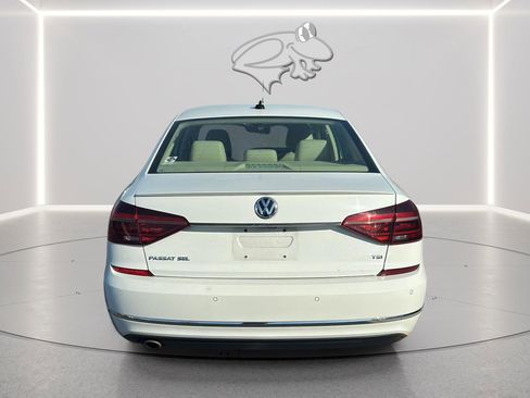 Used 2017 Volkswagen Passat 1.8T SEL Premium image 4