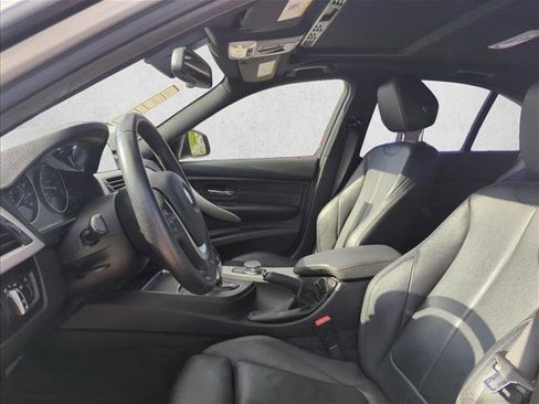 Used 2018 BMW 320i Sedan image 13