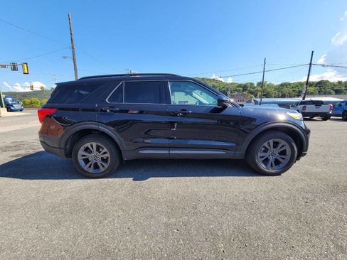 Used 2023 Ford Explorer XLT w/ Equipment Group 202A image 9