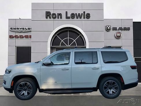 Used 2022 Jeep Wagoneer Series III w/ Rear Seat Video Group 1 AWD/4WD image 1