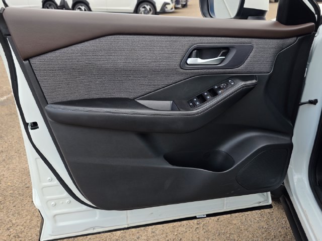 Used 2023 Nissan Rogue SV AWD/4WD image 17