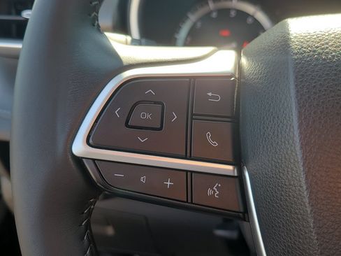 Used 2022 Toyota Highlander XLE AWD/4WD image 33