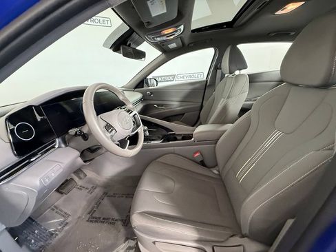 Used 2025 Hyundai Elantra SEL FWD image 13