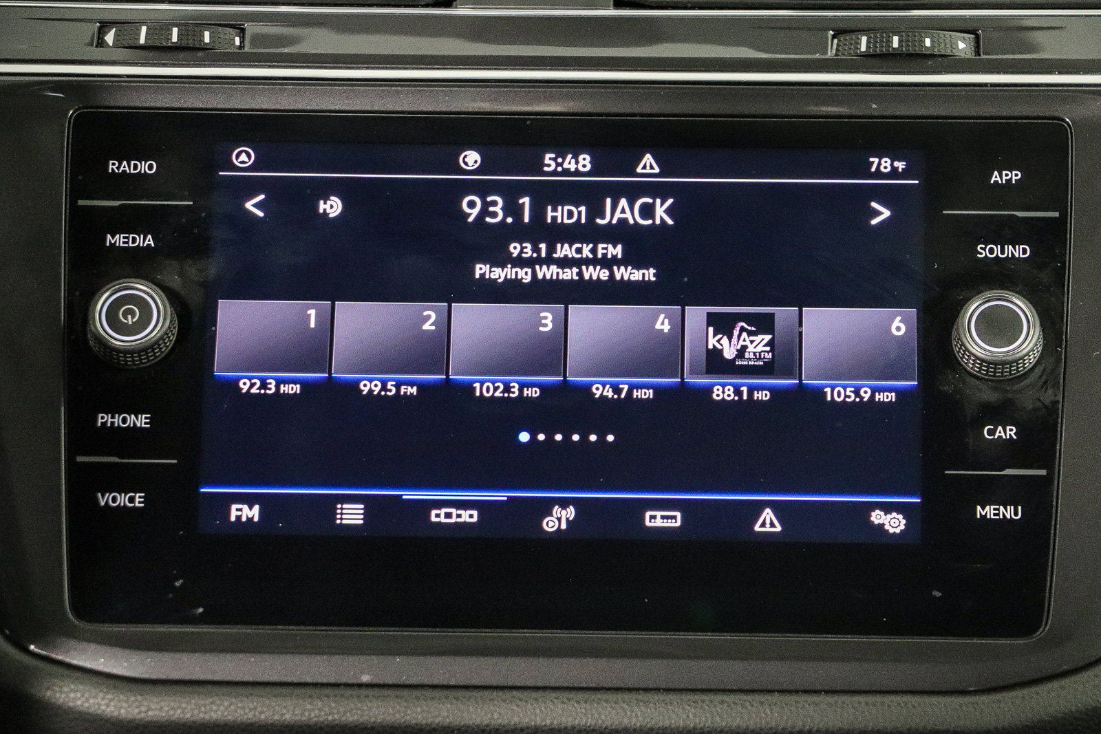 Used 2021 Volkswagen Tiguan SE w/ Panoramic Sunroof Package FWD image 15