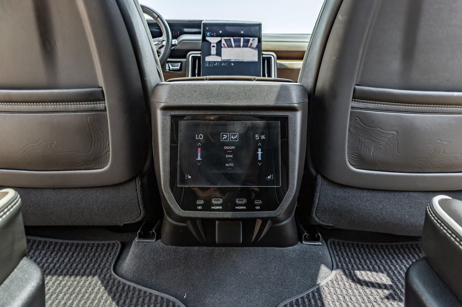 Used 2025 GMC Yukon Denali Ultimate AWD/4WD image 34