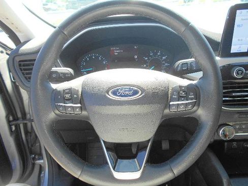 Certified 2022 Ford Escape SE w/ SE Sport Appearance Package FWD image 4