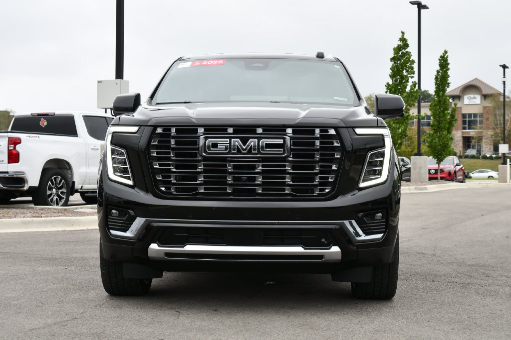 Used 2025 GMC Yukon Denali Ultimate w/ LPO, Floor Liner Package AWD/4WD image 3