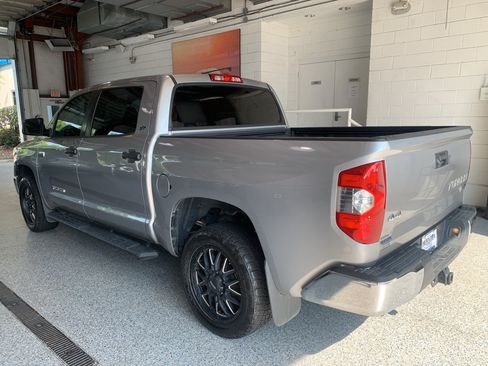 Used 2019 Toyota Tundra SR5 w/ SR5 Upgrade Package AWD/4WD image 9