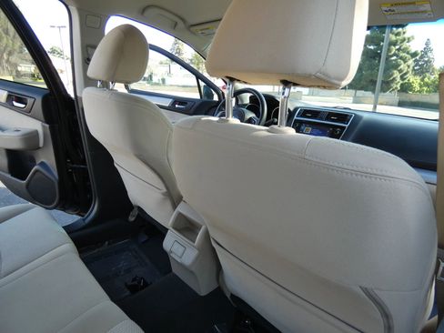 Used 2019 Subaru Outback 2.5i Premium image 43