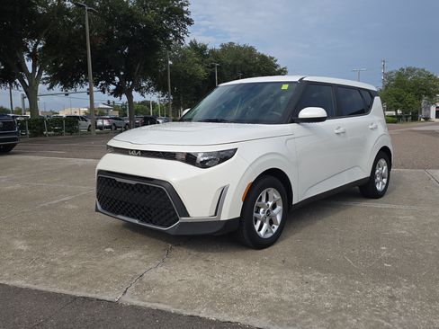 Used 2024 Kia Soul LX w/ Option Group 015 FWD image 4
